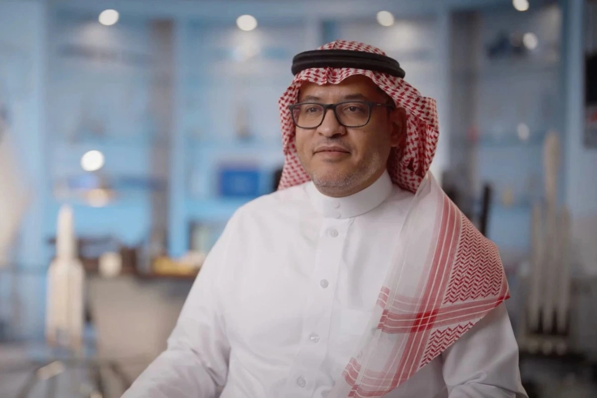 A professional corporate interview setup inside the Arabsat office in Riyadh, showing an interviewee seated against a neatly lit background with studio lighting and camera equipment visible.